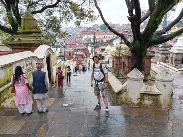 Kathmandu Walking Tour: Pashupatinath & Boudhanath - Meeting Information and Logistics