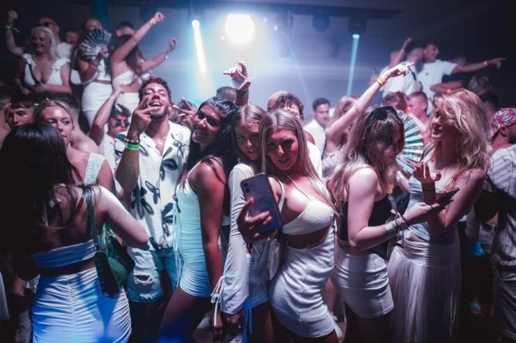 Kavos: Agenda White Party at Future Club - Good To Know