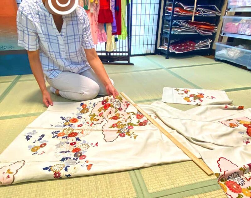 Kawagoe: Experience making Easy-wear Kimono in Kimono town - A Closer Look at the Kimono Making Experience