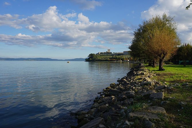 Kayak Ride on Lake Trasimeno With Lunch & Castiglione Del Lago - Activity Overview