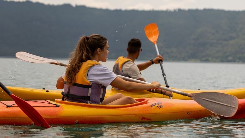 Kayak tour in Castel Gandolfo - Learning the paddle before setting off