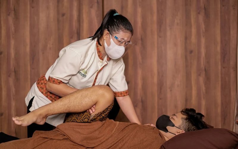 Kayuputih Family Reflexology S. Parman in Malang - Spa manners and personal considerations