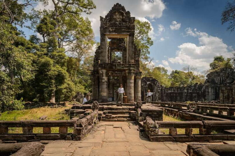 Kbal Spean Trekking Tour with Banteay Srei & Landmine Museum - What Travelers Can Expect