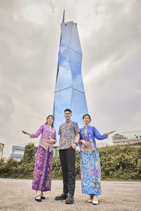 Kebaya and Batik Shirt Costume Rental Experience in Kuala Lumpur - Three hours among Petaling Street murals
