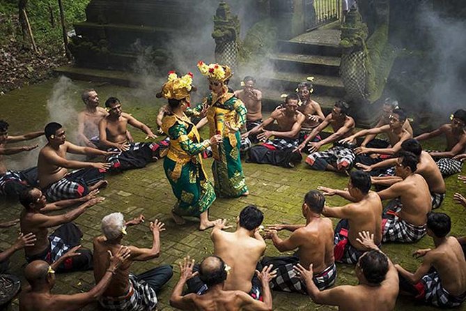 Kecak Trance Dance Performance in Batu Bulan - Performance Highlights