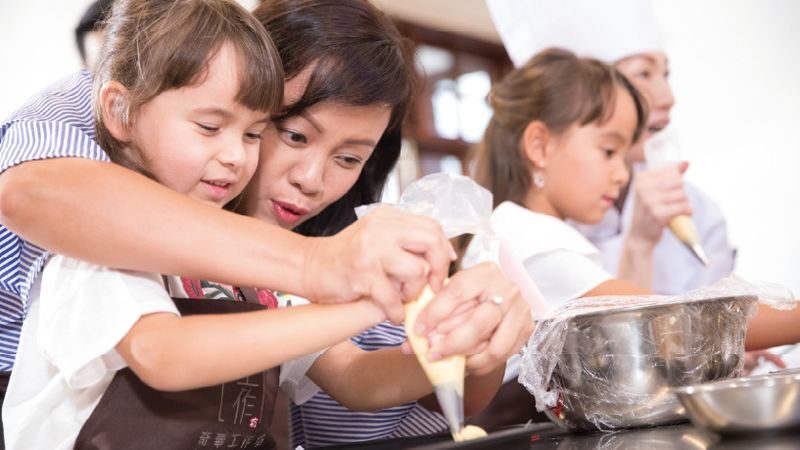 Kee Wah Studio Traditional Pastry Experience Workshop - A bakery lesson in a historic Wan Chai building