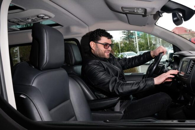 Keflavik Airport: One-Way Private Transfer To/From Reykjavik - Pickup and Drop-off