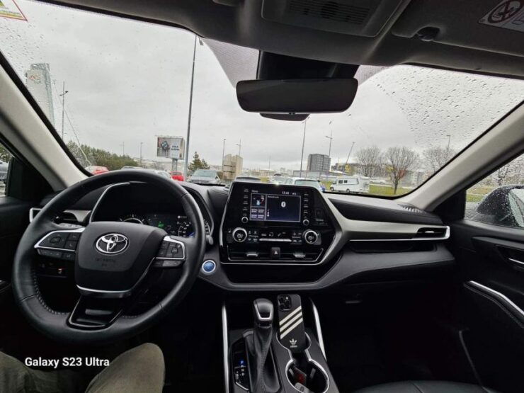 Keflavik : Private Airport Transfer KEF to RVK - Booking and Flexibility