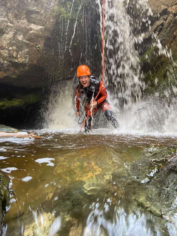 Kelowna: Adrenaline Canyoning Tour - The Hike to the Canyon