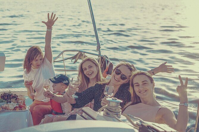 Kelowna Boat Hire Waves and Wines Boat Tour - Good To Know  