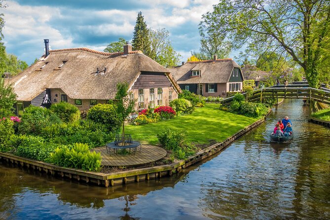 Keukenhof: Cheese and Tulips Tour of Holland - Amsterdam - Exploring Tulip Fields