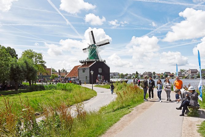 Keukenhof Gardens and Zaanse Schans Windmills Guided Day Tour From Amsterdam - Experiences at Keukenhof Gardens and Zaanse Schans