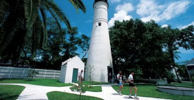 Key West: Luggage Services - Secure Luggage Storage Facility