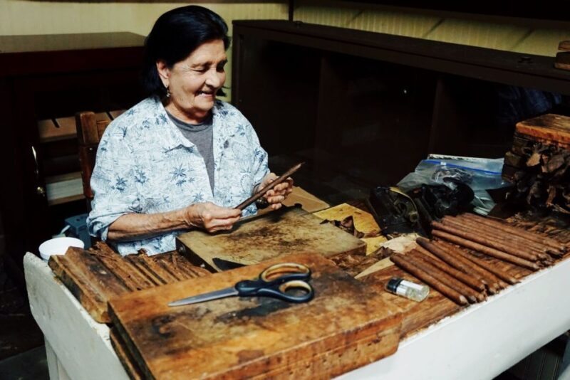 Key West: Seafood and Seaport Walking Tour with 5 Tastings - Good To Know