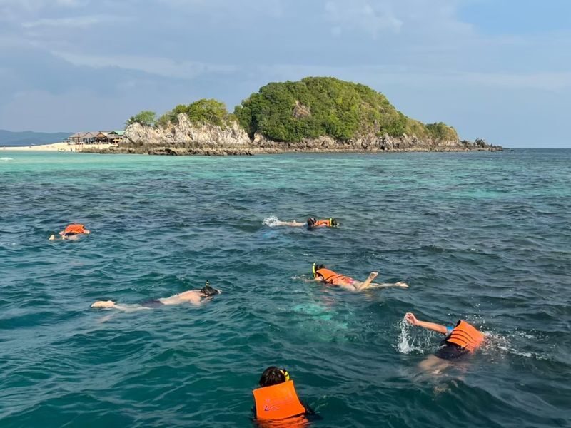 Khai Nai, Khai Nui, Khai Nok Island: Cat lover Tour by Speedboat - Transfers, group size and who should go