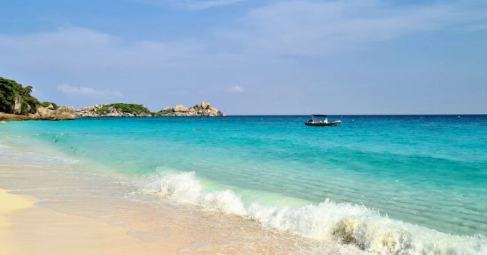 Khao Lak/Phuket: Similan by Speedcatamaran 16 People MAXIMUM - Preparing for the Adventure