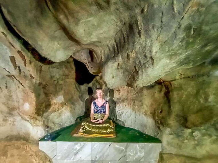 Khao Lak: Private Three Temples Tour - Bang Tong Temple