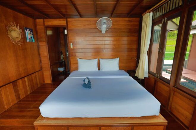 Khao Sok: Chiew Larn Lake Overnight Luxury Stay & Coral Cave - Day 1