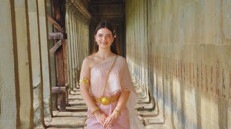 Khmer Traditional Costume Experience at Angkor Wat - From the shop to the temple grounds