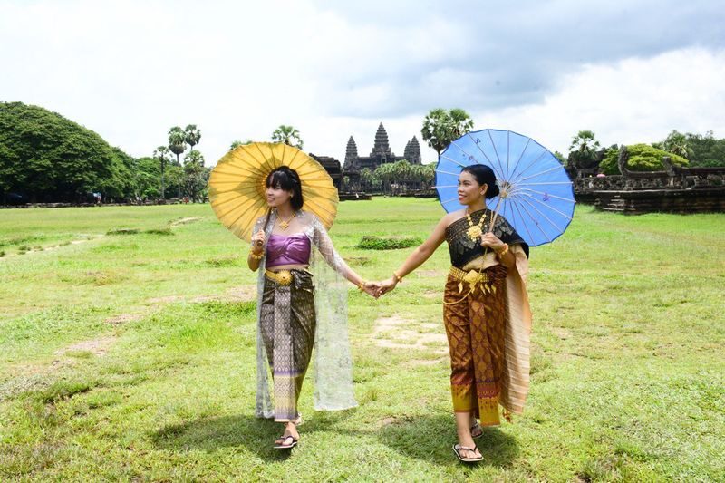 Khmer Traditional Costume Experience at Angkor Wat - Making photos part of the visit
