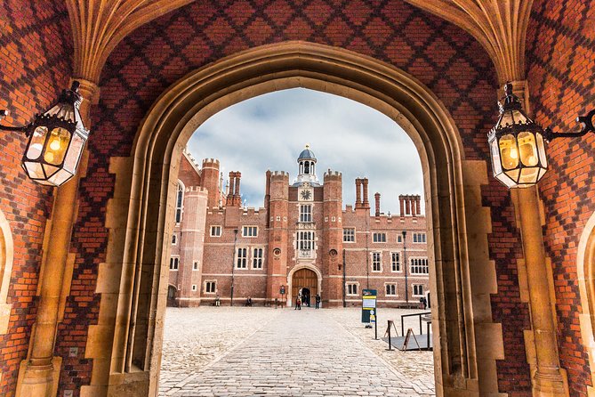 Kid-Friendly Hampton Court Palace Tour in London With Blue Badge Guide - Family-Friendly Activities