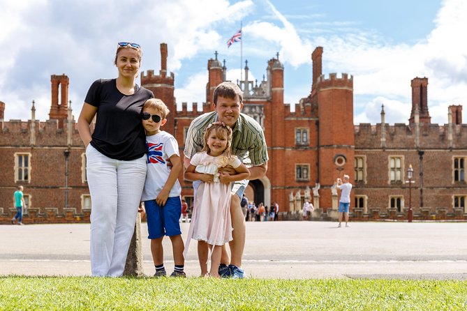 Kid-Friendly Hampton Court Palace Tour in London With Blue Badge Guide - Interactive Learning Experiences