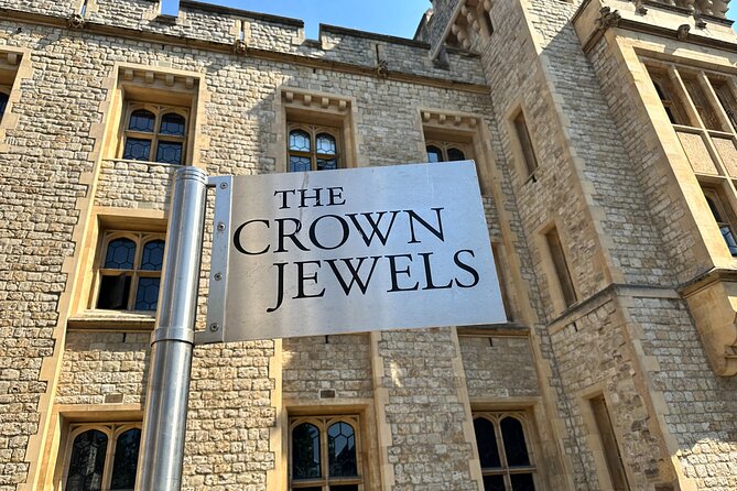 Kid-Friendly Private Tower of London Tour With Blue Badge Guide - Tour Logistics and Pricing