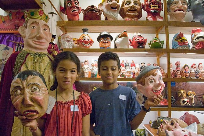 Kids and Family Gothic Quarter Walking Tour in English - Highlights