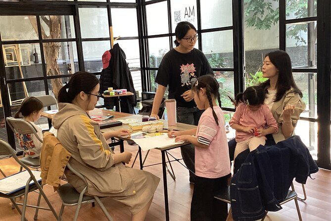 Kids Art Class at Art Tutor Hanoi (1.5 Hours) - FAQ