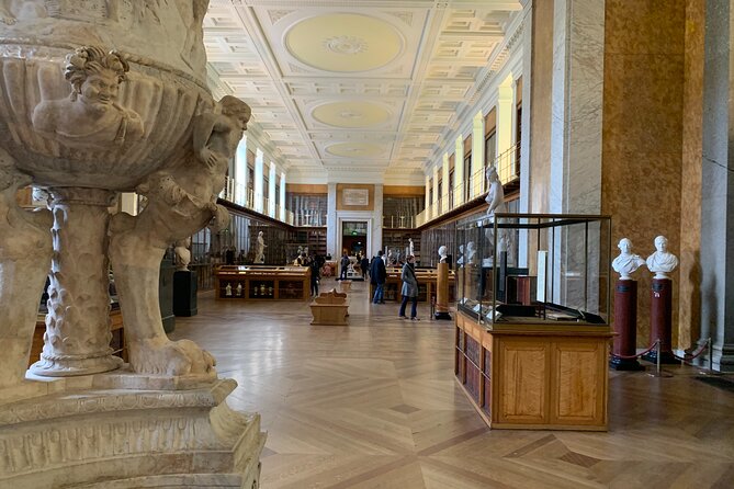 Kids & Families Tour of London British Museum With Exclusive Guide - Admiring a Medieval Treasure Hoard