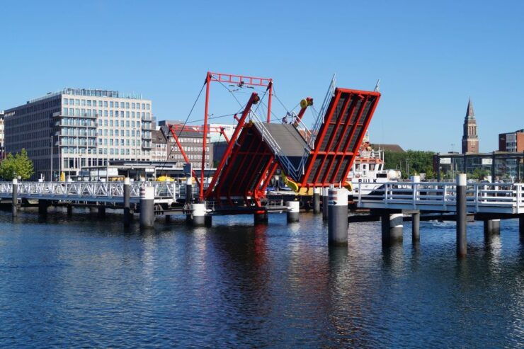 Kiel: City Highlights Express Walking Tour With a Local - Live Tour Guide and Language Options