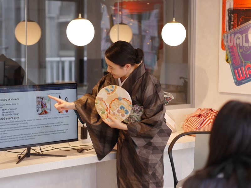Kimono Art Workshop in Tokyo - A small workshop with a lasting souvenir
