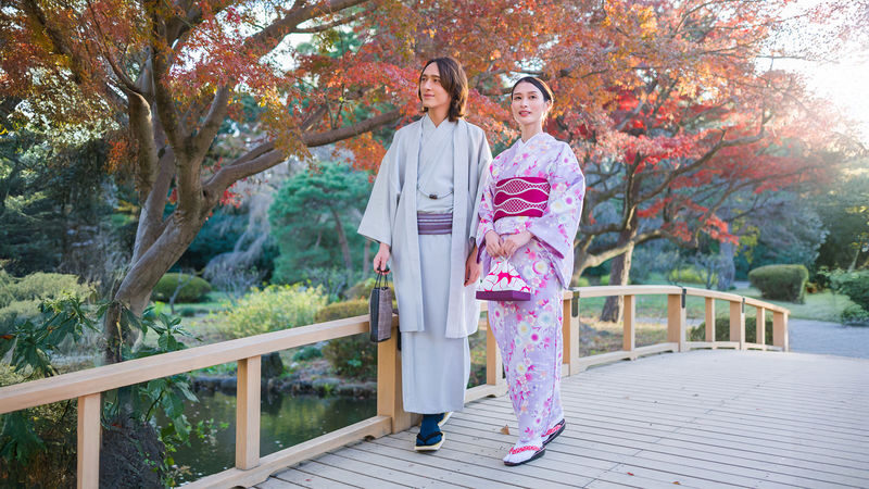 Kimono Rental inside Shinjuku Gyoen National Garden: KOUICHI STORE - Choosing a kimono and getting dressed