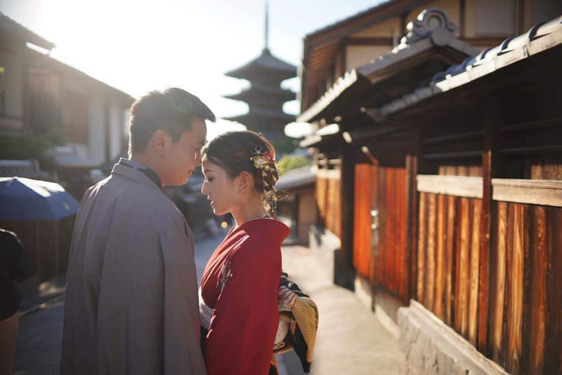 Kimono Rental (Kyoto/Provided by Kimono Rental Kanwa Yasaka Shrine) - Walking from Kanwa to Yasaka and Kiyomizu
