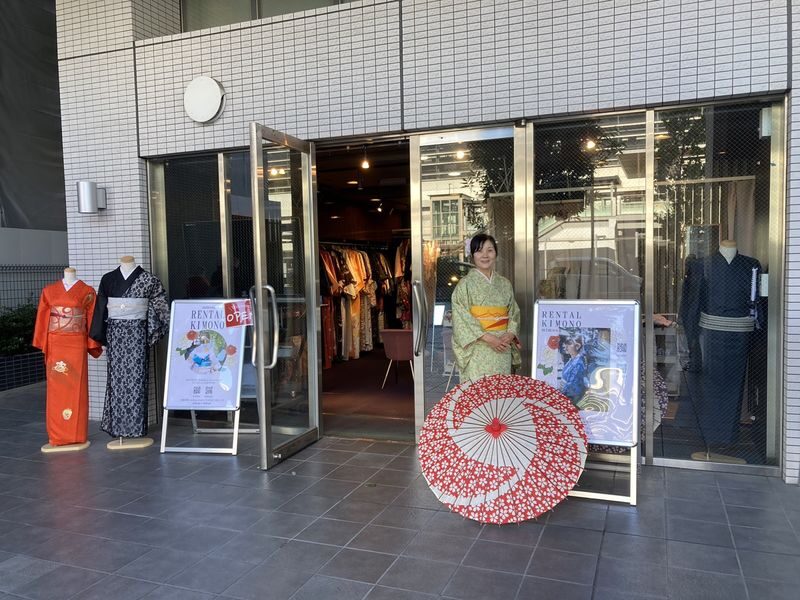 Kimono Rental (Kyoto/Provided by mimosa MK Taxi) - Getting dressed, and deciding on hair styling