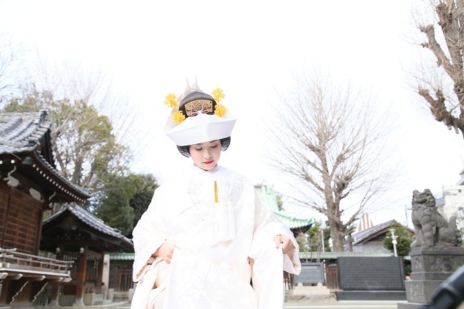 Kimono Wedding Photo Shot in Shrine Ceremony and Garden - Exploring the Serene Gardens for Stunning Backdrops