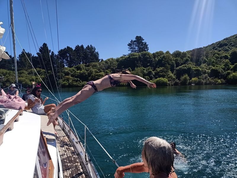 Kindred Spirit-Maori Rock Carvings Classical Sailing Boat Experience - How long to allow, and what the price buys