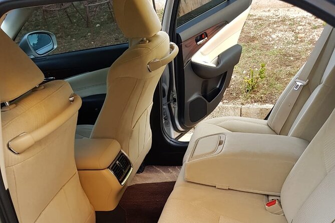 Kingston Airport Transfer to Ocho Rios - Pricing and Booking Details