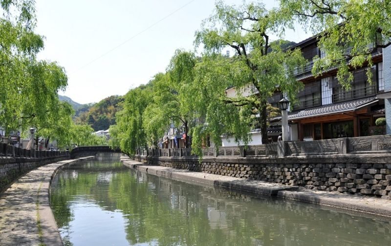 Kinosaki Onsen & Sasayama Castle Town Full-Day Bus Tour - Two stops with different reasons to go