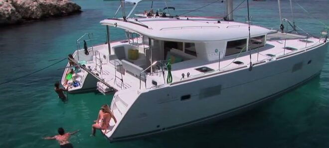 Kissamos: Gramvousa - Balos Tour on an Exceptional Catamaran - Food and Beverage Offerings