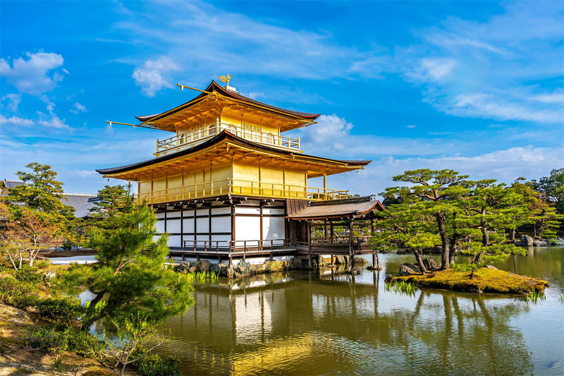 Kiyomizu-dera, Kinkaku-ji, and Fushimi Inari One-Day Tour - Kiyomizu-dera and the streets around it