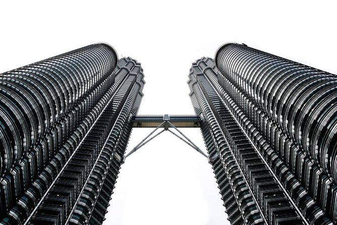 KL Cruise Tour: Batu Caves & Full Sightseeing 15 Attractions - Petronas Twin Towers