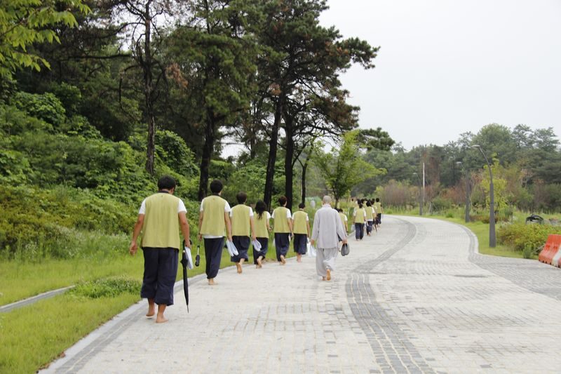 Klook Exclusive K-Buddhism Heritage & Culture Tour: Temple, Meditation & UNESCO Site - Sharing a Buddhist meal