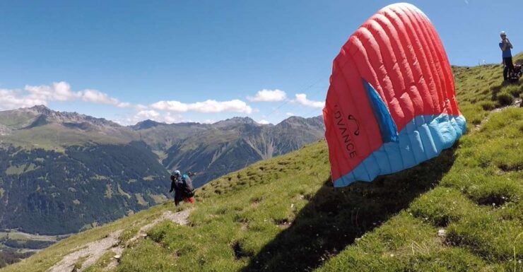 Klosters: Tandem Paragliding Experience Summer and Winter - Cancellation Policy Details