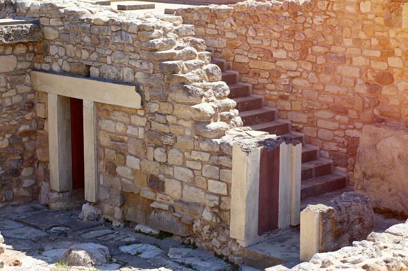 Knossos Palace Entry Ticket in Crete - Choosing between the audio guide and a person