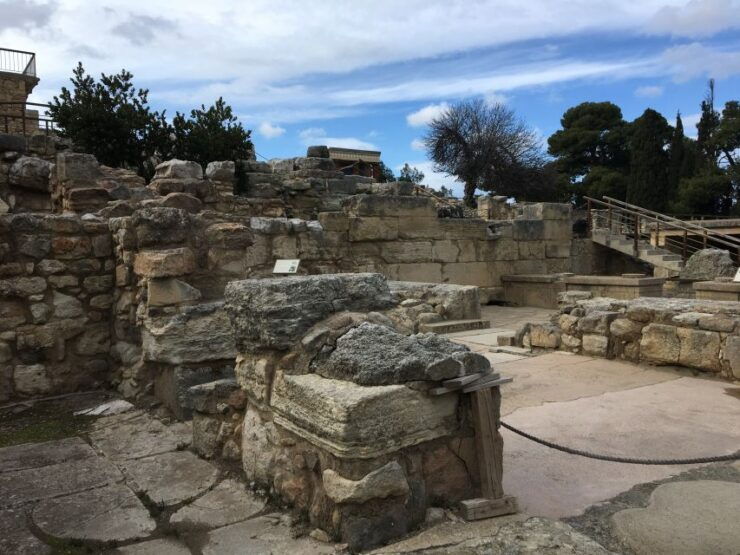 Knossos Palace Skip-The-Line Guided Tour With Max. 8 People - Tour Experience
