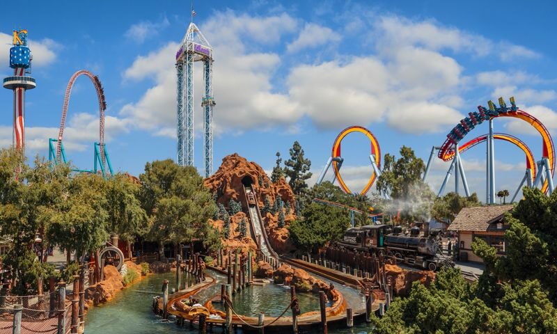 Knotts Berry Farm Ticket - A theme park with more than one speed