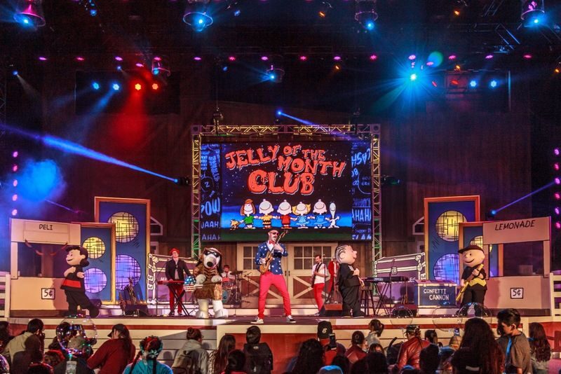 Knotts Berry Farm Ticket - Ghost Town, Fiesta Village, and live entertainment