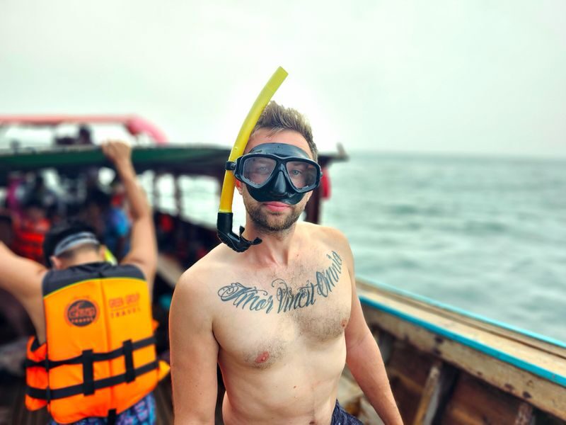 Ko Lanta 4 Islands Longtail Boat Tour with Emerald Cave - Guides can make the water stops easier