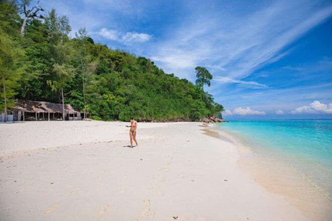 Ko Lanta: Maya Bay & Phi Phi Islands Full-Day Speedboat Trip - Safety and Health Considerations
